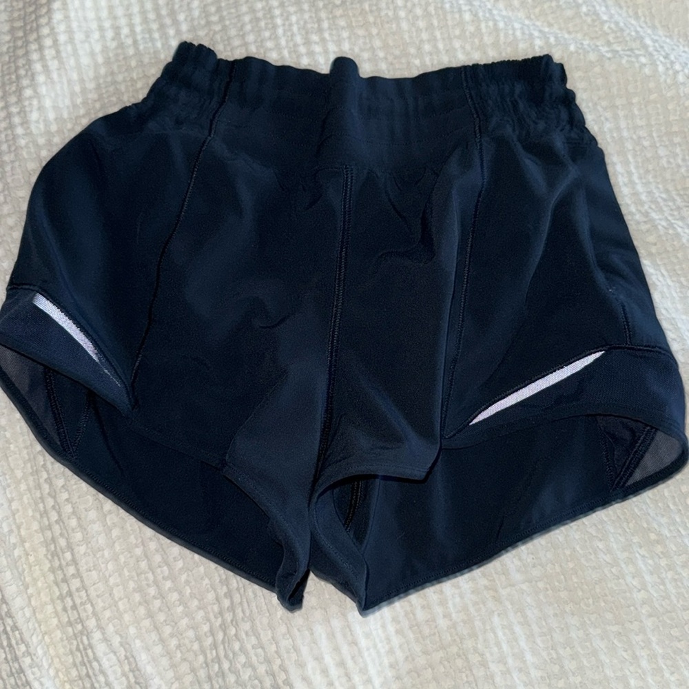 Lululemon high rise Hotty hots 2.5in